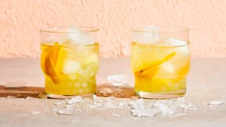 Tè verde freddo con perle e mango