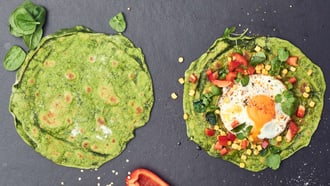 Tortilla verde con uova al tegamino e peperone