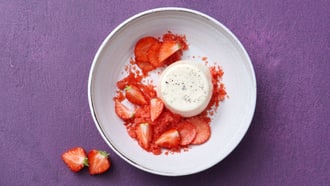 Panna cotta con granita alle fragole