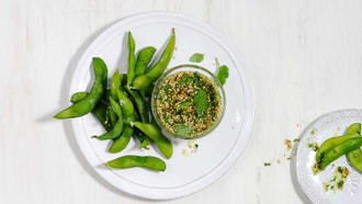 Edamame con dip al wasabi