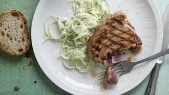 Glasierter Thon mit Lauchsalat