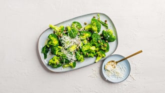 Broccoli mit Kapern und Parmesan