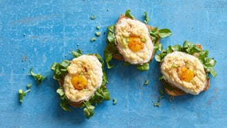 Cloud egg on toast