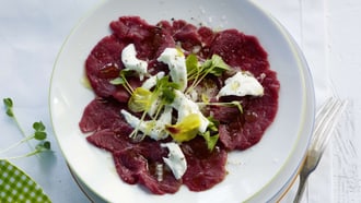 Carpaccio de bœuf avec mozzarella de bufflonne