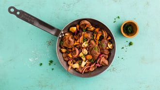 Poêlée d'escalopes de chevreuil aux champignons