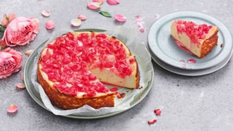 Gâteau à la ricotta avec rhubarbe
