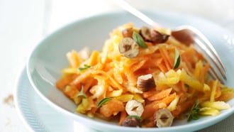 Salade de carottes et de pommes râpées