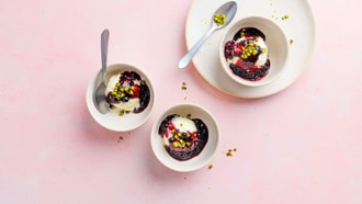 Heisse Heidelbeeren mit Glace