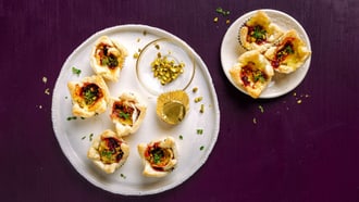 Sfogliatine al brie e ai mirtilli rossi