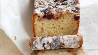 Amaretticake mit Sauerkirschen