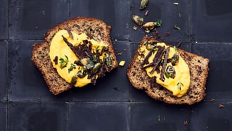 Banana-Bread-Topping mit Kürbis-Ricotta
