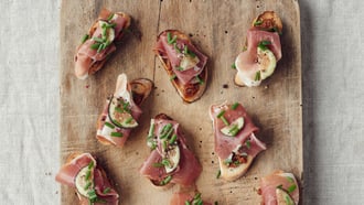 Crostini al crudo
