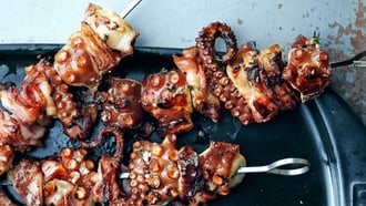 Spiedini di polpo e pancetta