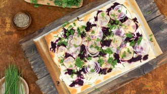 Tarte flambée au chou rouge