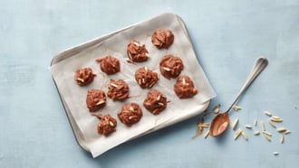 Nuvolette di cioccolato e mandorle