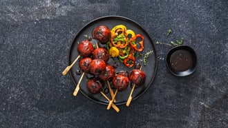 Boulettes de hachis véganes avec poivrons grillés