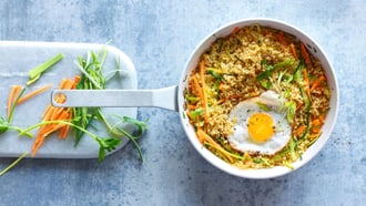 Boulgour frit avec œuf au plat