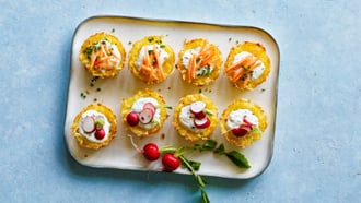 Nidi di rösti con quark e crudité