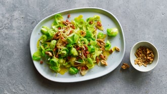 Salade de choux de Bruxelles avec lardons