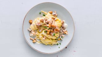 Ragù di gallinacci con fettuccine