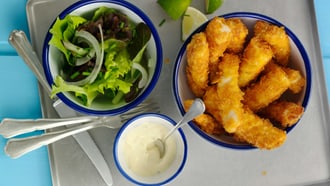 Bâtonnets de poisson maison avec mayonnaise au citron vert