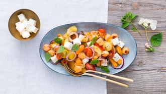 Grillierte Melonen mit Feta und Tomaten