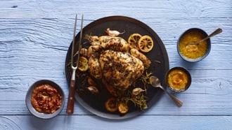 Poulet aux herbes avec trio de sauces à la moutarde