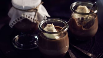 Flan au chocolat avec crème à l’argousier