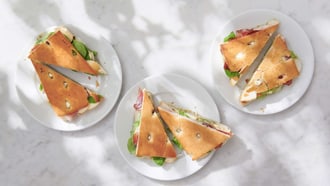 Sandwich di focaccia con scamorza