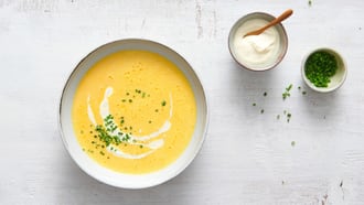 Soupe de courge toute prête avec crème de raifort