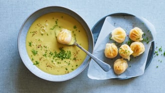 Vellutata di cavolfiore con dim sum