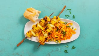 Vegane Wurstspiesse mit Curry-Marinade