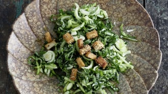 Pak-Choi-Salat mit Tofu-Croûtons