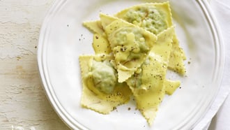 Spinattriangoli mit Safransauce