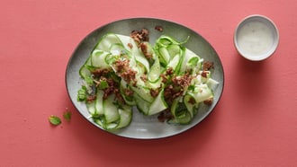 Salade de concombre à la viande hachée