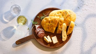 Focaccia con salame e formaggio