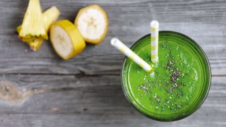 Smoothie vert à l'ananas