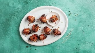 Datteri in manto di pancetta