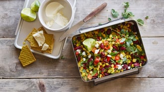 Salade de haricots toute prête avec fromage de chèvre