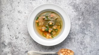 Bouillon de légumes avec perles de potage