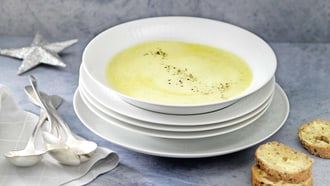 Soupe au safran avec toasts à l’ail