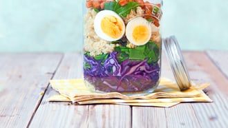 Salade de quinoa et d'oseille avec lardons