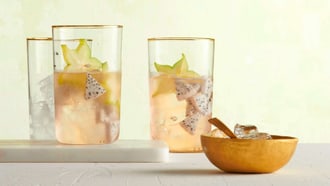 Exotische Fruchtbowle mit alkoholfreiem Rosé