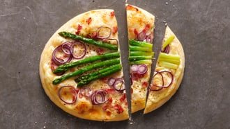 Tarte flambée aux asperges