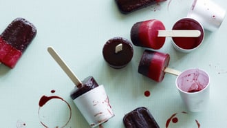 Bâtons glacés aux fruits rouges