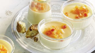 Panna cotta mit Pfirsichwürfelchen Dolce Agro