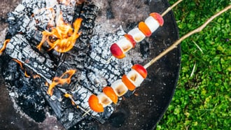 Marshmallow-Aprikosen am Stecken