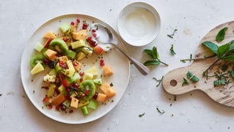 Fruchtsalat fixfertig mit Pistazien und Joghurt