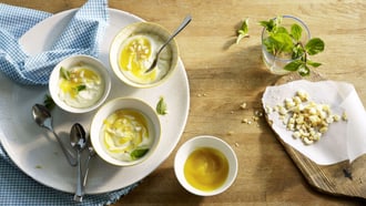Crema al mango con croccante di noci di macadamia