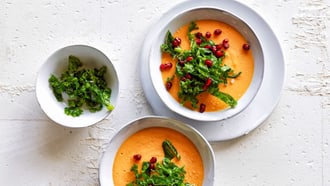 Kürbismousse mit Federkohl
